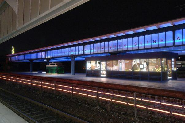 Museumsbahnsteig bei Nacht