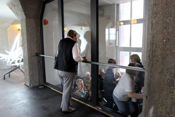 Gäste im Treppenhaus